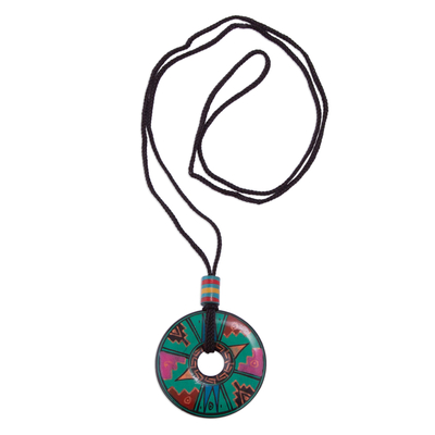 Halskette mit Keramikanhänger - Halskette mit Anhänger aus peruanischer grüner Keramik mit geometrischem Motiv