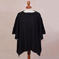 Poncho en mezcla de alpaca - Poncho negro de mezcla de alpaca tejido de ochos de Perú