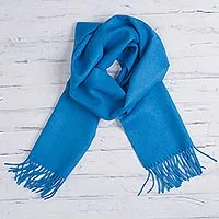 schal aus 100 % Baby-Alpaka, „Azure Embrace“ – Schal aus 100 % Baby-Alpaka in Azurblau