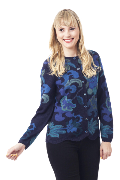 strickjacke aus 100 % Alpaka - blauer Cardigan-Pullover aus 100 % Alpaka mit Blumenmotiv