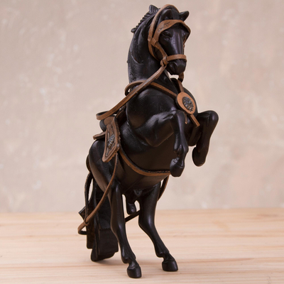 Escultura de caoba y cuero - Escultura de caballo de caoba y cuero hecha a mano de Perú