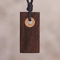 Wood pendant necklace, Peek