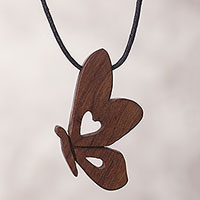 Collar colgante de madera, 'Free to Fly' - Collar colgante de mariposa con madera reciclada de Perú