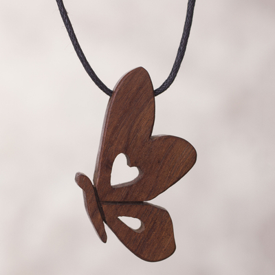 Halskette mit Holzanhänger - Halskette mit Schmetterlingsanhänger aus recyceltem Holz aus Peru