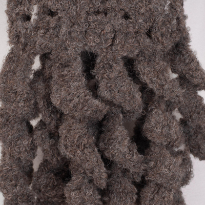 Schal aus Alpaka-Mischung - Handgehäkelter Schal aus Alpaka-Mischung in Schokolade mit Rüschen