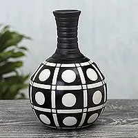 Ceramic decorative vase, 'Chulucanas Squares'