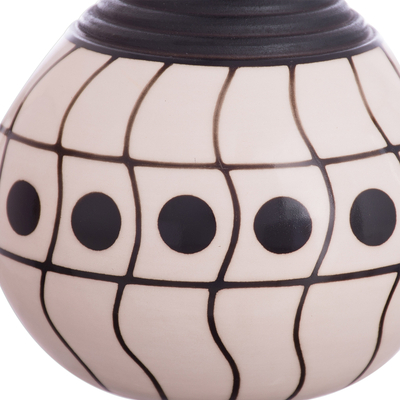 Dekorative Keramikvase - Dekorative Vase aus Chulucanas-Keramik mit Wellenmotiv aus Peru