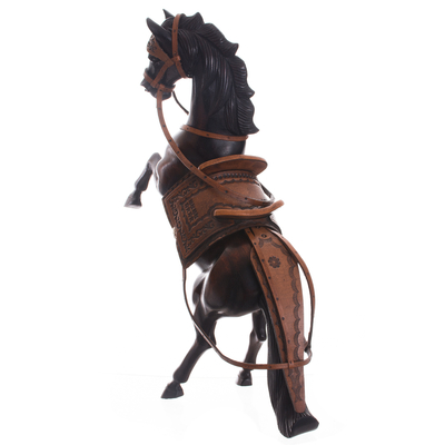 Escultura de madera - Escultura de caballo enérgico tallada a mano en madera de cedro de Perú