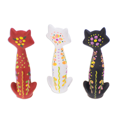 Figuras de cerámica, (juego de 3) - Figuras de gatos de cerámica pintadas a mano de Perú (juego de 3)