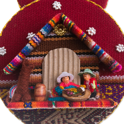 Stoffornament, 'Geburt in den Anden'. - Handgefertigtes Stoff-Krippenornament aus Peru