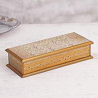 Caja decorativa de vidrio pintado al revés, 'Golden Colonial Elegance' - Caja decorativa de vidrio pintado al revés en tono dorado procedente de Perú