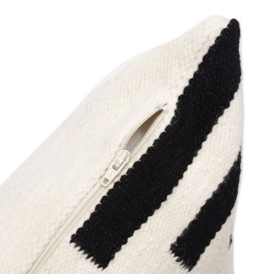 Kissenbezug aus Wolle - Kissenbezug aus Wolle mit Rautenmotiv in Schwarz und Antikweiß