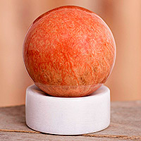 Figura de piedras preciosas de jaspe y ónix, 'Esfera de jaspe' - Figura moderna de piedras preciosas de jaspe y ónix del Perú