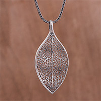 Sterling silver filigree pendant necklace,