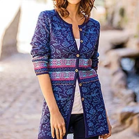 strickjacke aus 100 % Baby-Alpaka, „Romantische Natur in Indigo“ – Strickjacke aus 100 % Baby-Alpaka mit Naturmotiv in Indigo aus Peru