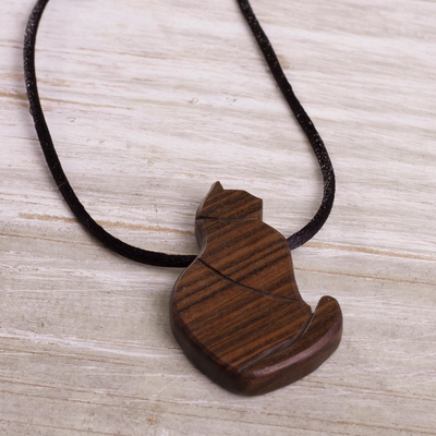 Collar con colgante de madera - Collar con colgante de gato de madera de Guacayan de Perú