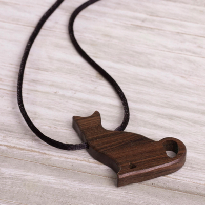 Halskette mit Holzanhänger - Handgefertigte Halskette mit Katzenanhänger aus Holz aus Peru