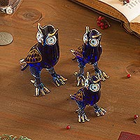 Vergoldete Glasfiguren, „Edle Eulen in Blau“ (3er-Set) - Blaue Glas-Eulenfiguren aus Peru (3er-Set)