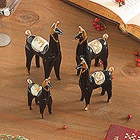 Figuras de vidrio, 'Llamas Negras de los Andes' (juego de 4) - Juego de 4 figuras de llamas de vidrio negro con detalles dorados
