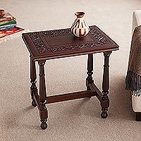 Mesa decorativa de cuero y madera, 'Vines de otoño' - Mesa decorativa de cuero y madera con motivos de vid de Perú