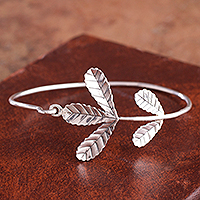 Sterling silver pendant bracelet, 'Symmetric Leaves' - Leaf Motif Sterling Silver Pendant Bracelet from Peru