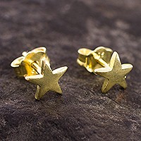 Gold plated sterling silver stud earrings, 'Wondrous Stars' - 18k Gold Plated Sterling Silver Star Stud Earrings from Peru