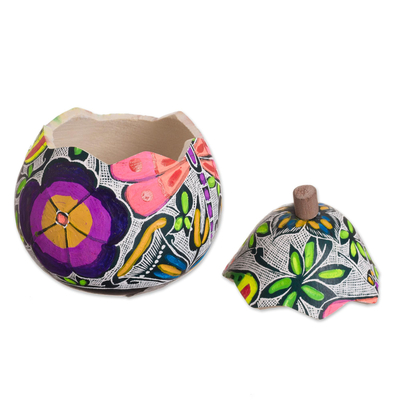Dekoratives Kürbisglas - Dekoratives Kürbisglas mit Schmetterlingsmotiv aus Peru