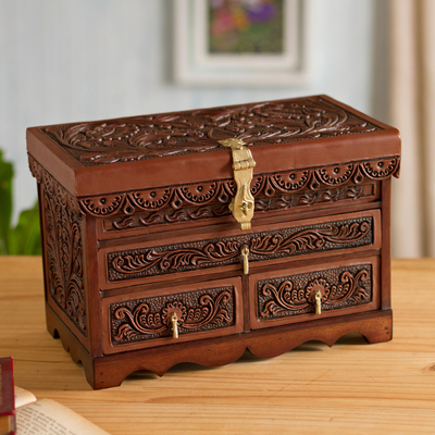 Leather and cedar wood jewelry chest, Intricate Nature