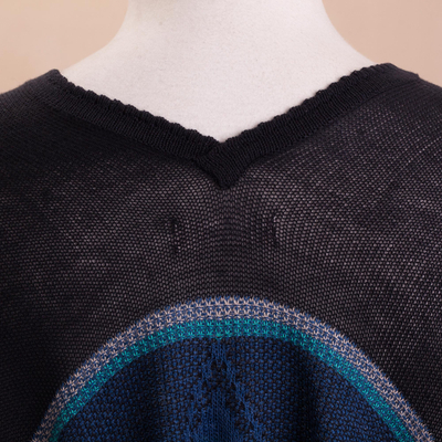 Poncho aus Baumwollmischung - Handgefertigter Poncho aus Baumwollmischung in Schwarz und Blau