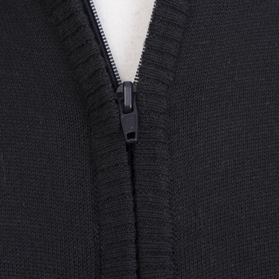 Herren-Hoodie „Casual Comfort in Black“ - Schwarzer Herren-Kapuzenpullover aus Baumwollmischung