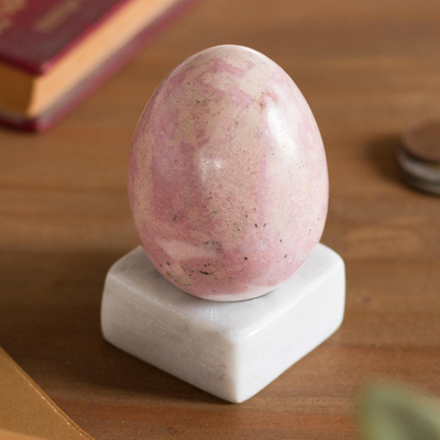 Estatuilla de piedras preciosas de rodonita - Figura de piedra preciosa rodonita en forma de huevo de Perú