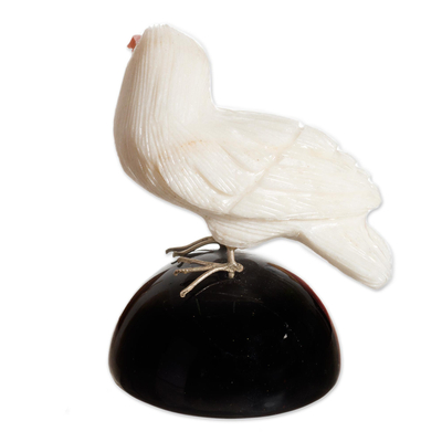 Onyx-Edelsteinskulptur - Weiße und schwarze Onyx-Edelstein-Vogelskulptur aus Peru