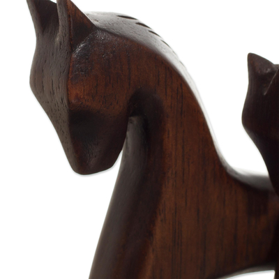 Holzskulptur - Mutter-Kind-Pferdeskulptur aus Zedernholz aus Peru