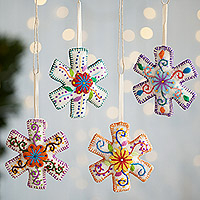 Wool ornaments, 'Snowflake Colors' (set of 4) - Colorful Wool Snowflake Ornaments from Peru (Set of 4)