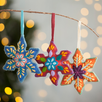 Wool ornaments, 'Colorful Snowflakes' (set of 3) - Colorful Wool Snowflake Ornaments from Peru (Set of 3)