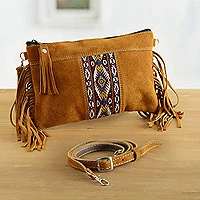 Bolso de hombro de gamuza con detalles de lana, 'Golden Brown Fringe' - Bolso de ante con flecos de lana y detalles en marrón dorado