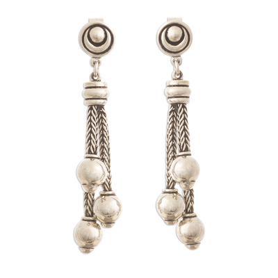 Silber-Baumohrringe, „drei kleine Kugeln“. - Silberne Kugel-Ohrhänger, hergestellt in Peru