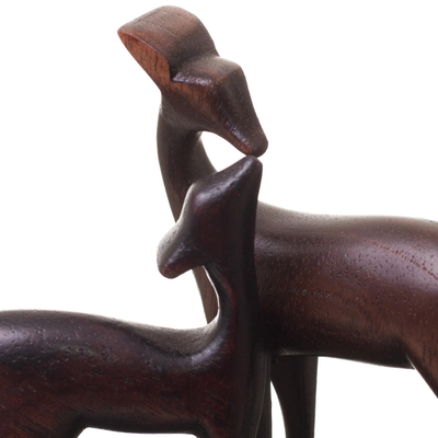 Skulptur aus Zedernholz - Handgeschnitzte Hirschfigur aus Zedernholz aus Peru