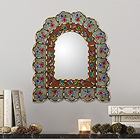Espejo de pared de vidrio pintado al revés, 'Sweet Arrangement' - Espejo de pared de madera de vidrio pintado al revés con motivos florales