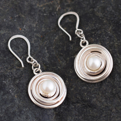 Aretes colgantes de perlas cultivadas - Aretes Colgantes Andinos de Plata Esterlina con Perla Cultivada