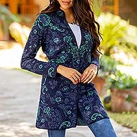 Langer Baby-Alpaka-Cardigan, „Blue Dream Garden“ – blauer, floraler Jacquard-Strick-Cardigan aus Alpaka