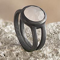 Rose quartz cocktail ring, 'Contemporary Rose' - Oxidized Sterling Silver Ring with Rose Quartz