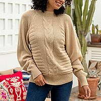 Suéter mezcla de alpaca, 'Beige trenzado' - Suéter mezcla de alpaca con cuello redondo y detalle trenzado de Perú