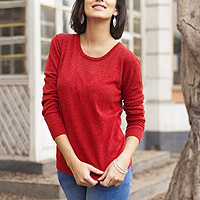 Pullover aus Baumwollmischung, „Casual Comfort in Red“ – Rot gestrickter Pullover aus Baumwollmischung mit Rundhalsausschnitt aus Peru