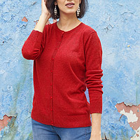 Strickjacke aus Baumwollmischung, „Casual Comfort in Red“ – Cardigan-Pullover aus Baumwollmischung in Kardinalrot aus Peru