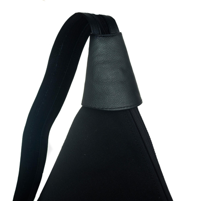 Umhängetasche aus Baumwolle mit Lederakzenten - Kombinierte Umhängetasche/Rucksack in Schwarz