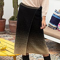 Falda cruzada de algodón, 'Thanta Degrade in Black' - Falda cruzada negra degradada de algodón orgánico de Perú