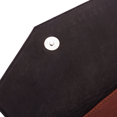Wandelbare Handtasche aus Leder - Umwandelbare Messenger-Armbandtasche aus bearbeitetem Leder aus Peru