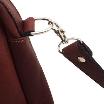 Bolso bandolera de piel - Bolso bandolera marrón de cuero con aplicación de lana de Perú