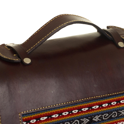 Messenger-Umhängetasche aus Leder, „Sierra Voyager“ – Umhängetasche mit Leder- und Wolleinsatz aus Peru